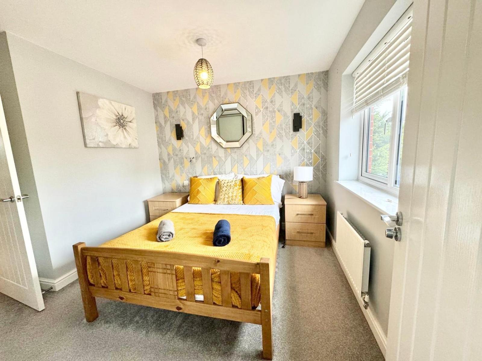 Folkestone Central Family Home: 3BR with Parking Exterior photo